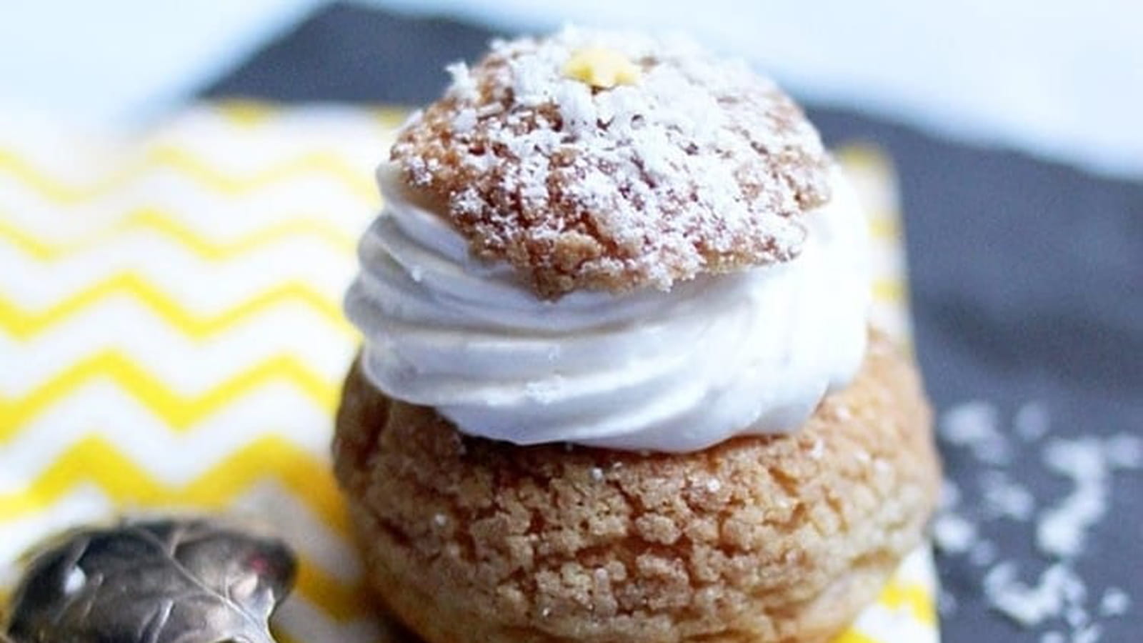 Choux passion et noix de coco