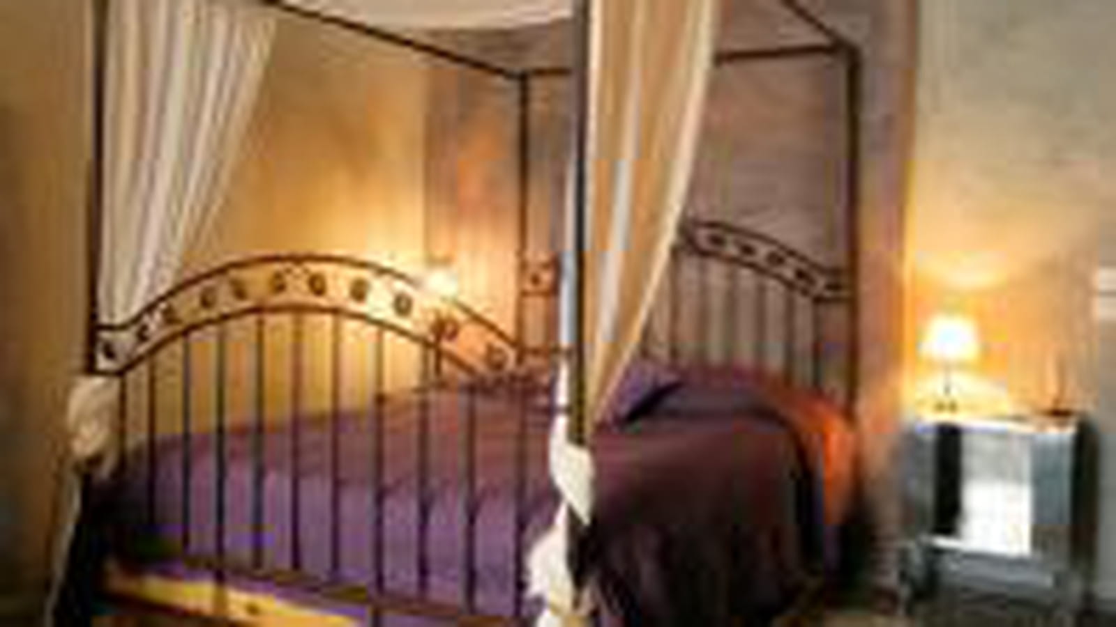 Habiller un lit à baldaquin