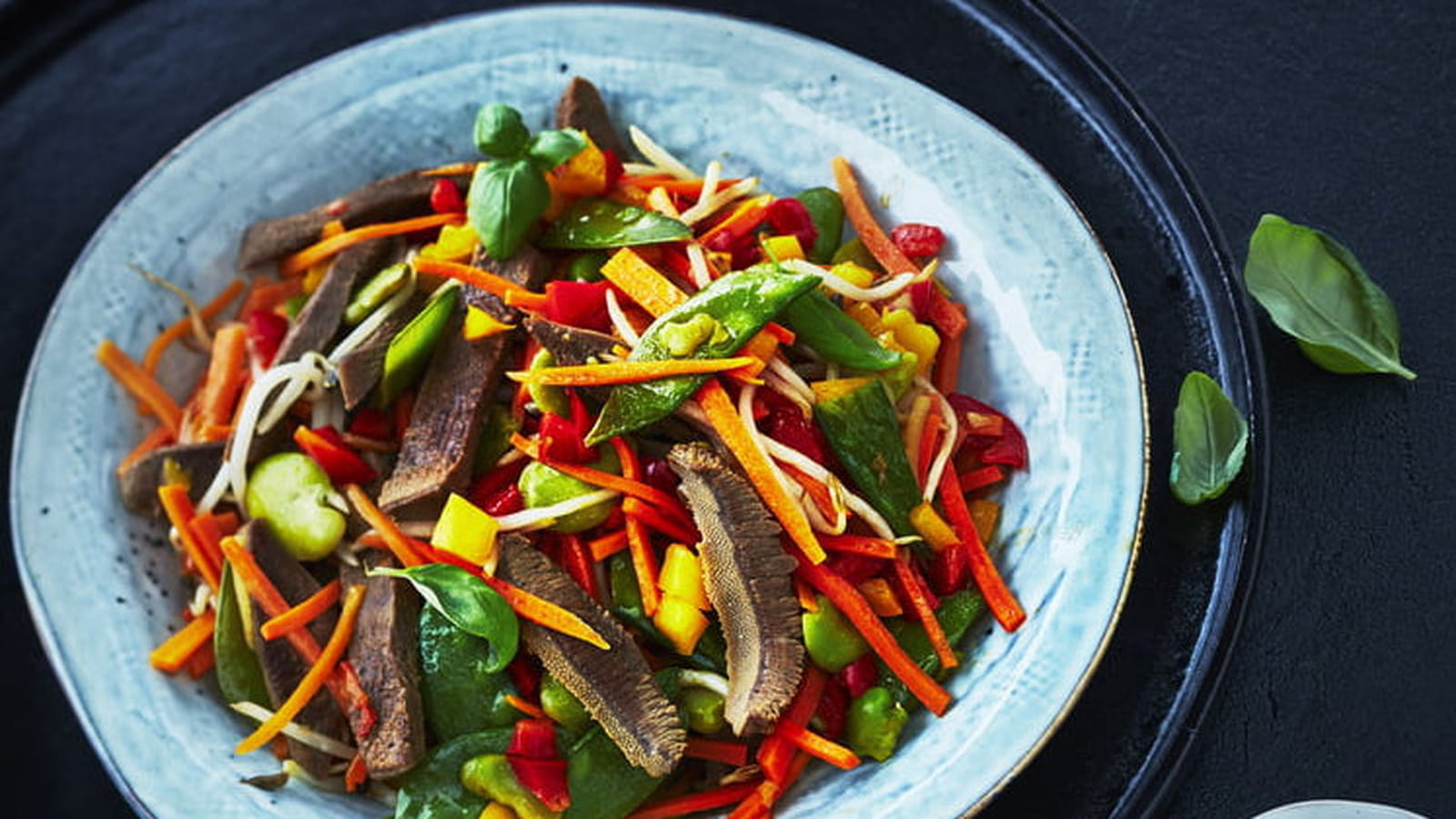 Wok de langue de bœuf aux légumes croquants