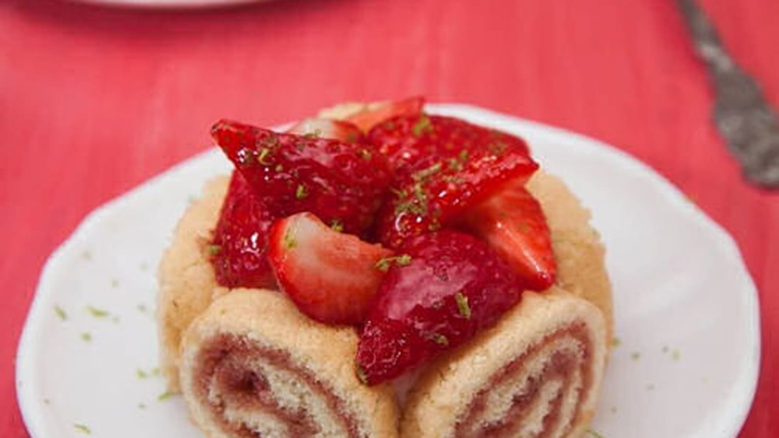 Charlotte aux fraises roulée