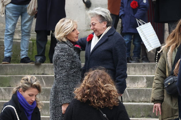 Evelyne Dhéliat et Françoise Laborde se retrouvent : leur étreinte avant les obsèques de Catherine Laborde