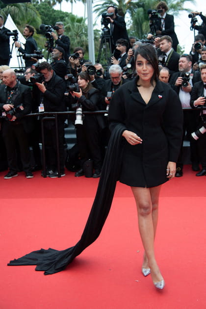 Le&iuml;la Bekhti en mini robe noire Ami