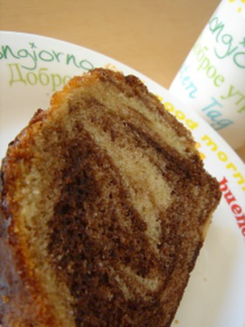 Cake marbré aux morceaux de chocolat
