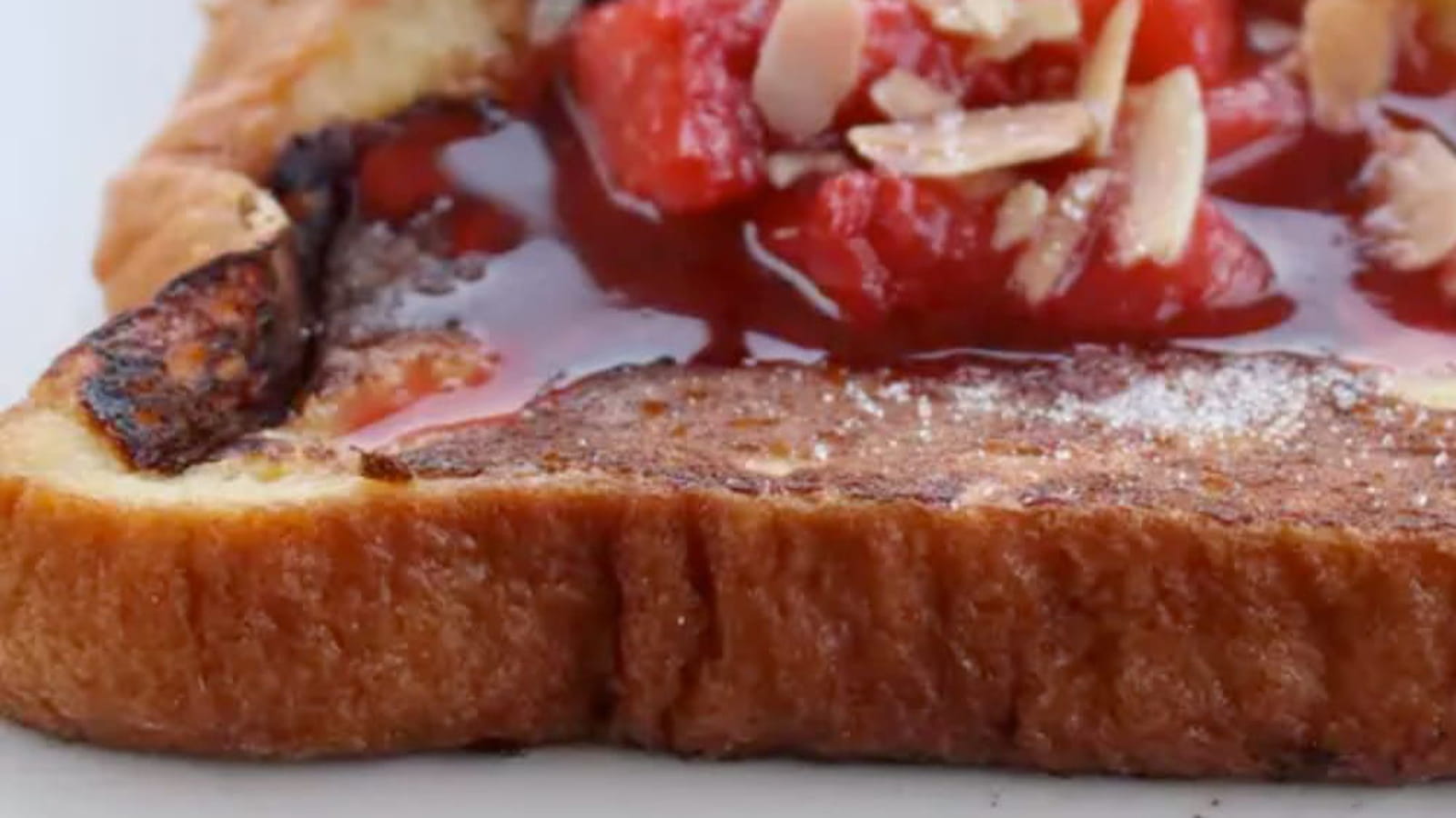 Brioche perdue et sa compotée de fraises