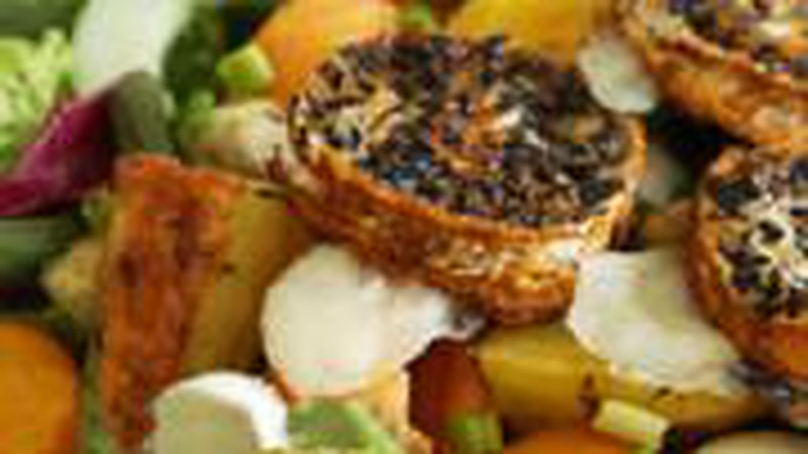 Salade du marché et chèvre toasté au cumin