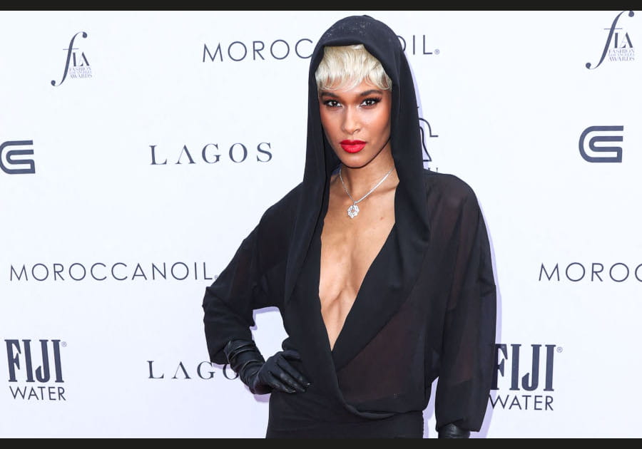 Top&nbsp;: la perruque blonde de Cindy Bruna