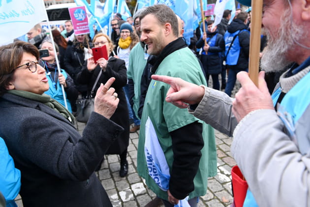 Martine Aubry descend dans la rue
