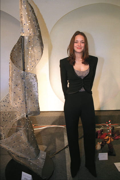 Avant&nbsp;: Marion Cotillard &agrave; 26&nbsp;ans en ensemble de costume noir