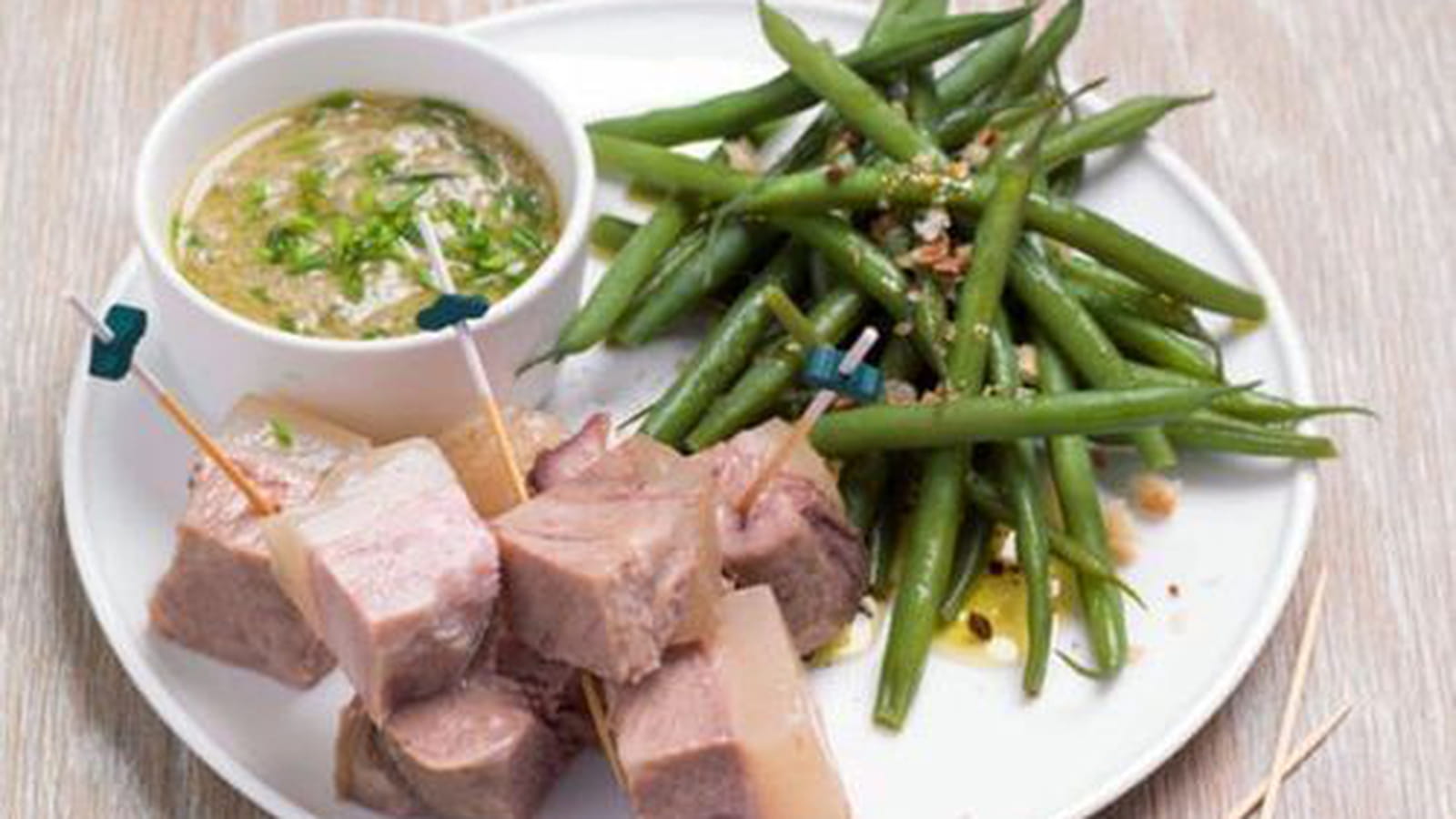 Bouchées de tête de veau et salade de haricots verts