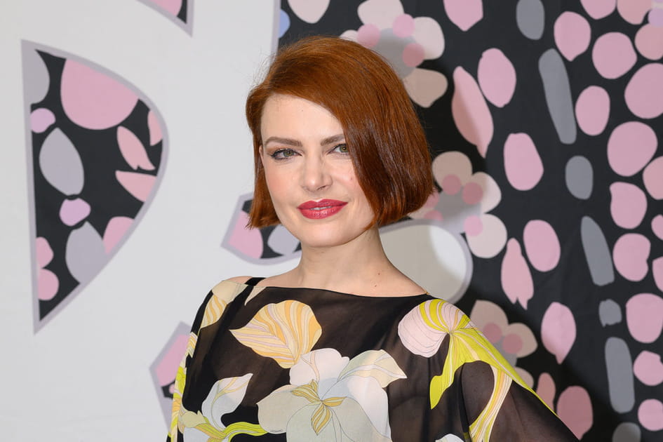 Elodie Fr&eacute;g&eacute;, magn&eacute;tique avec son carr&eacute; auburn