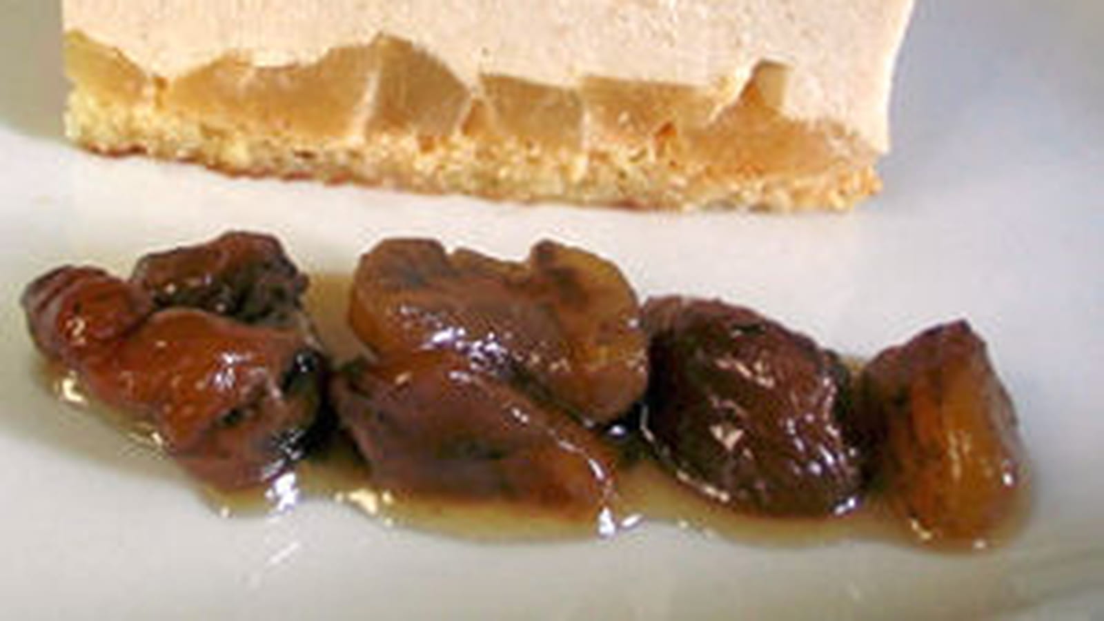 Entremets marron, poires au caramel