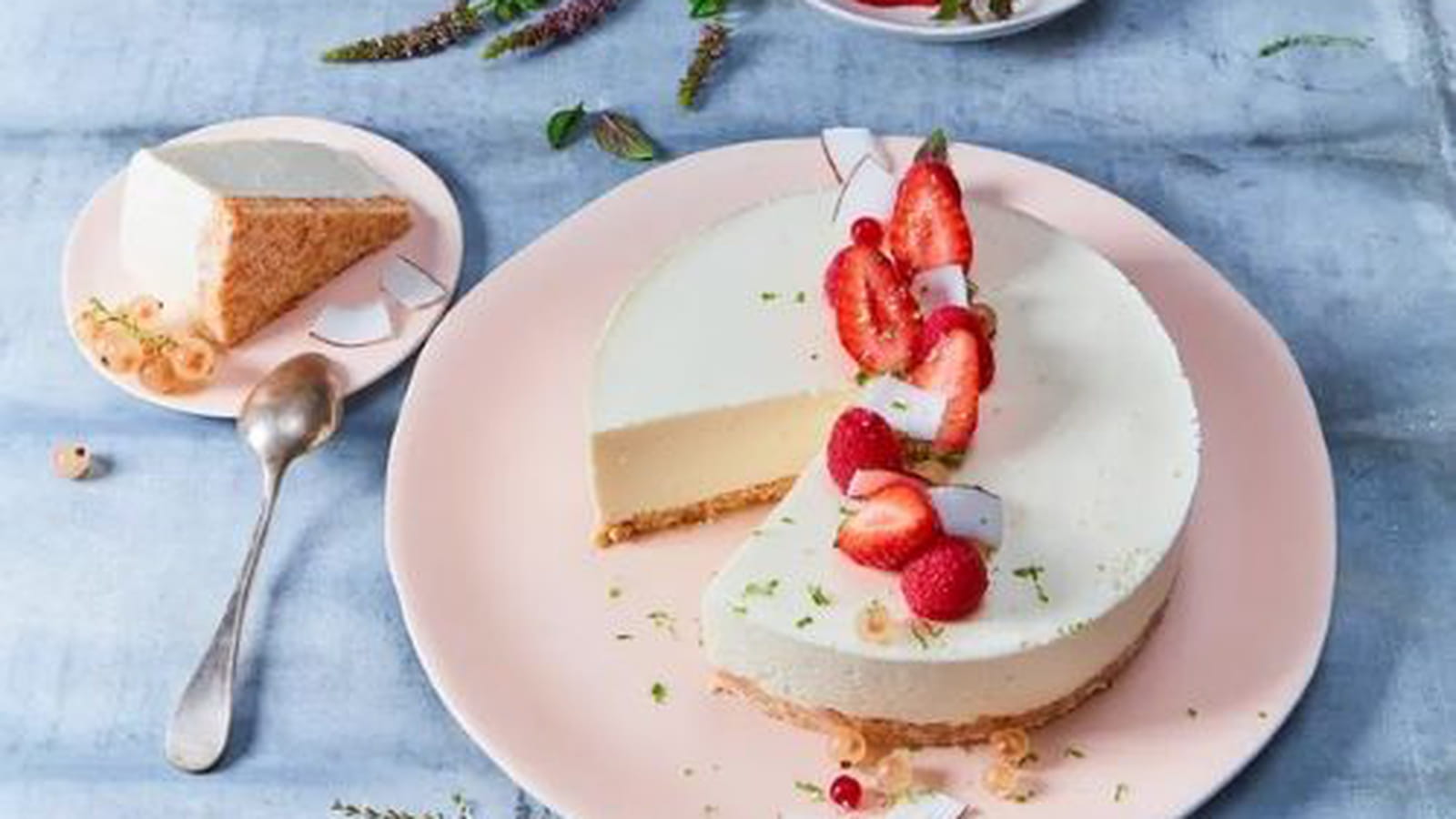 Cheesecake noix de coco au St Môret® réduit en sel et fruits rouges