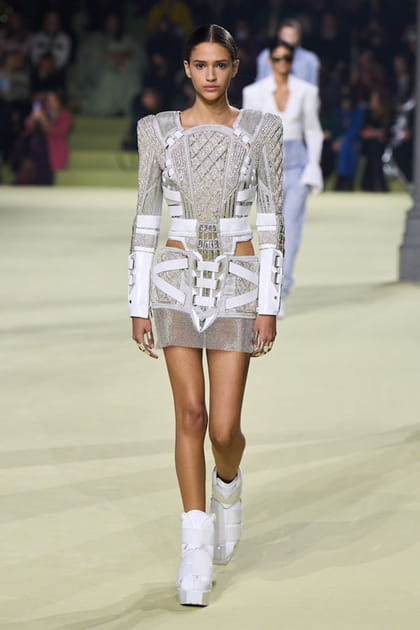 Look 15&nbsp;du d&eacute;fil&eacute; Balmain