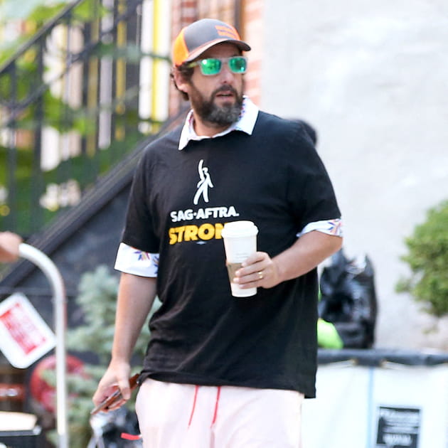 Gr&egrave;ve &agrave; Hollywood&nbsp;: Adam Sandler affiche son soutien avec un t-shirt