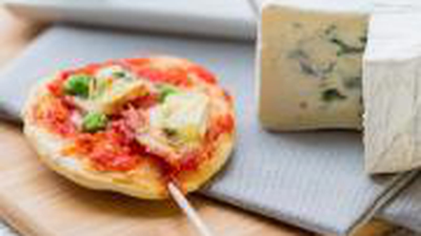 Sucettes de pizza au Bresse Bleu