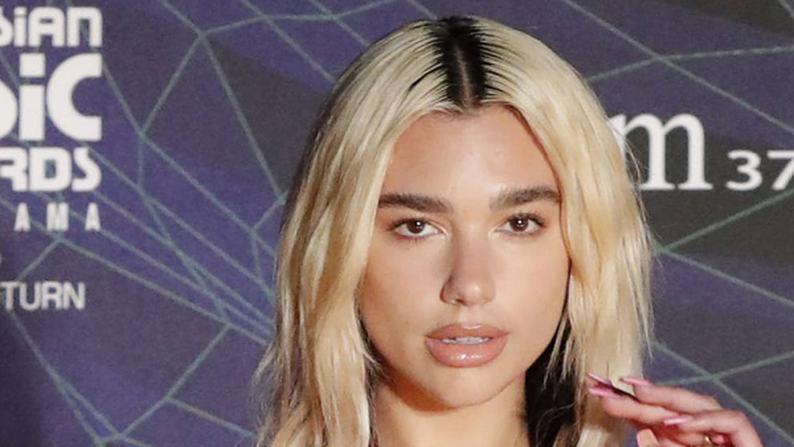 Dua Lipa en blonde