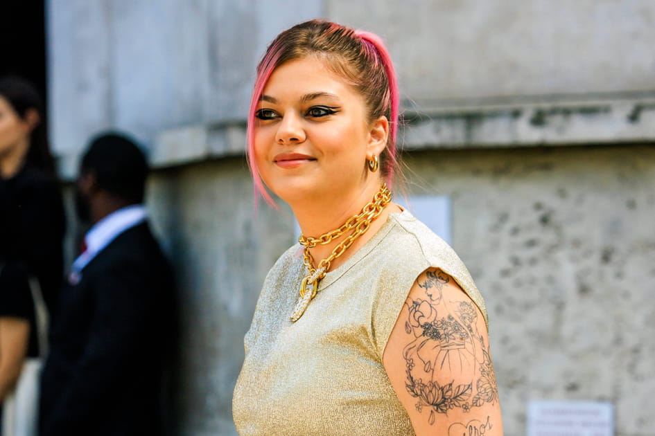 La coloration rose bonbon de Louane