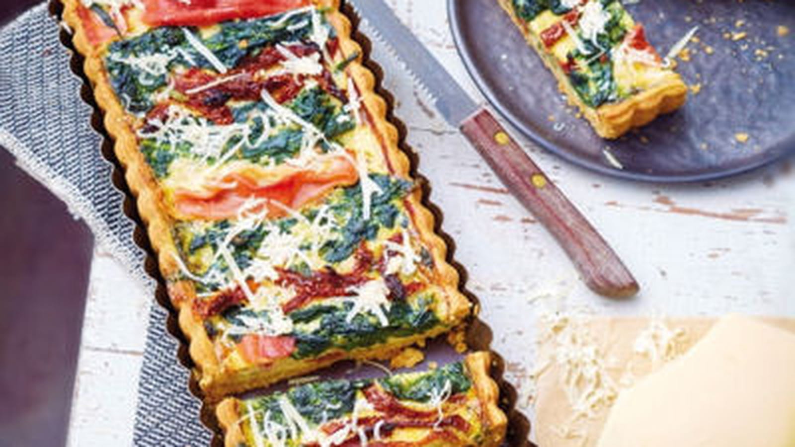 Tarte au gruyère AOP Suisse, au speck, tomates séchées et épinards