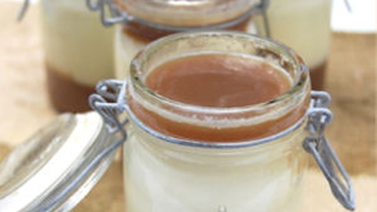 Panna cotta gelées de marron et d'expresso