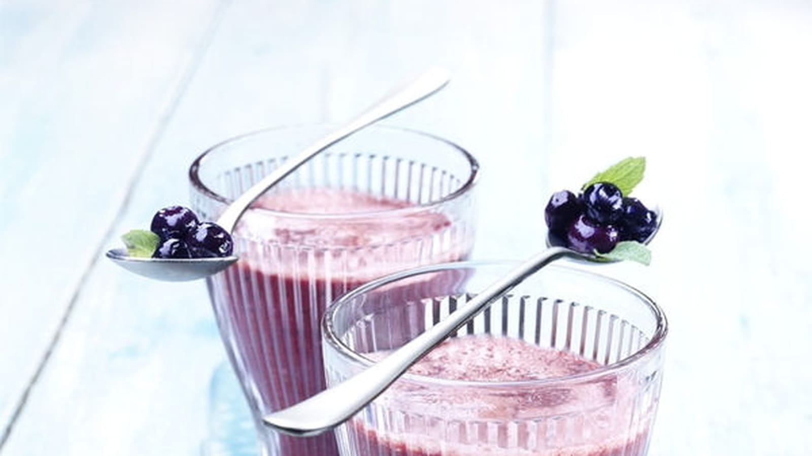 Smoothie aux fraises et aux myrtilles