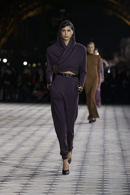 Look 28&nbsp;du d&eacute;fil&eacute; Saint Laurent