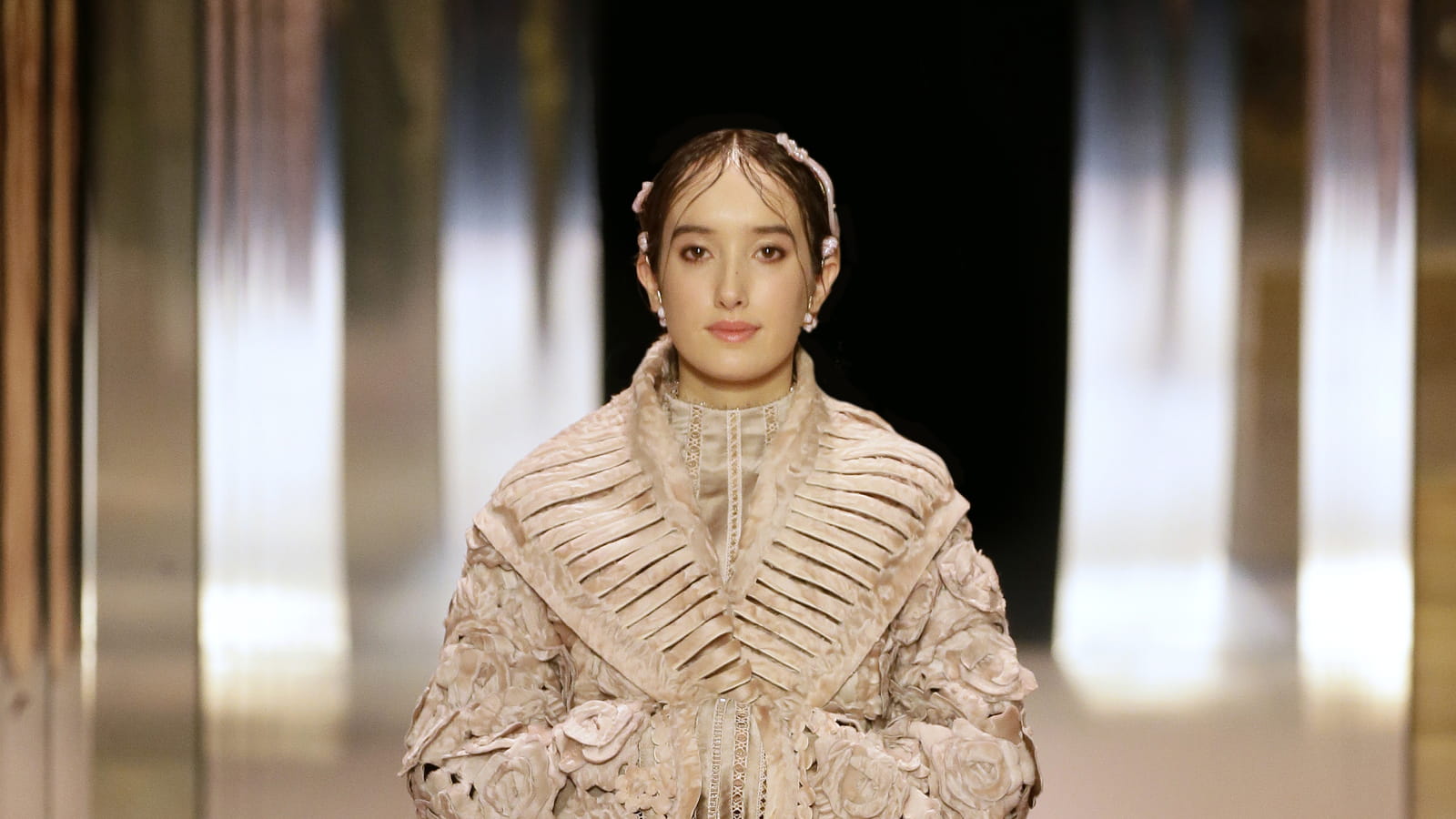 Look 16