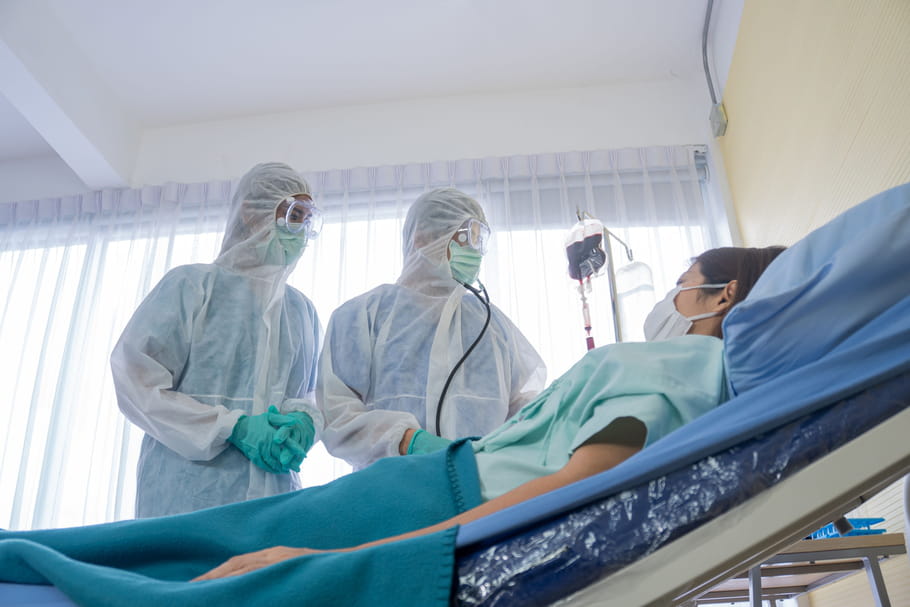 Hospitalisation Covid-19 France : nombre, morts, évolution, âge moyen