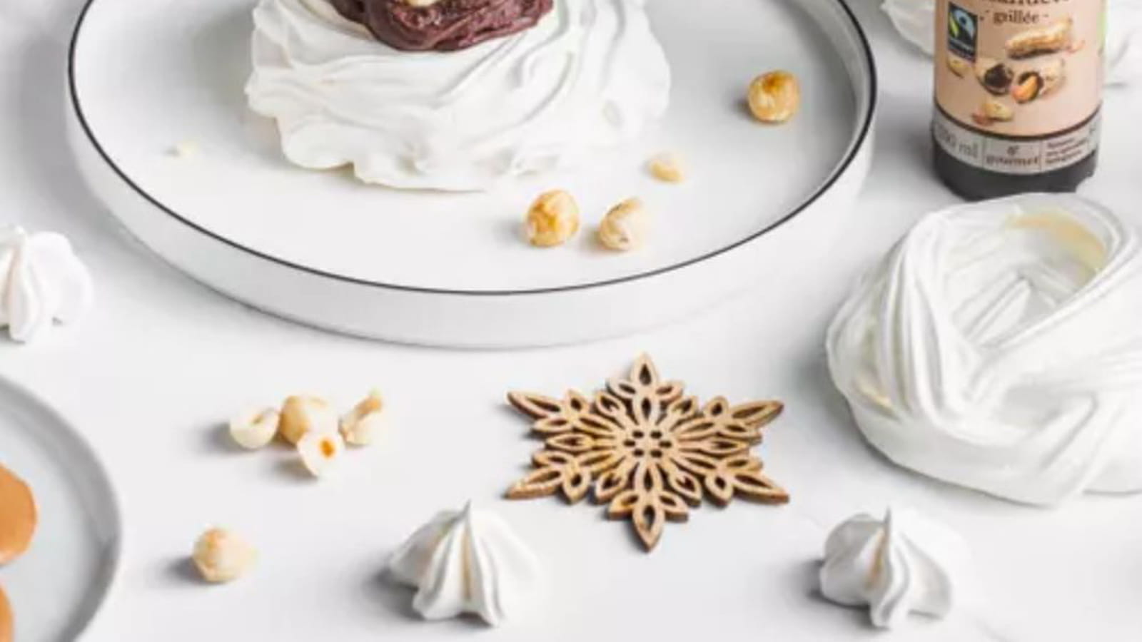 Pavlova chocolat et noisettes grillées