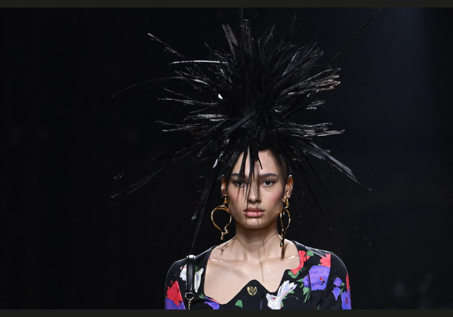 La coiffure punk de Moschino
