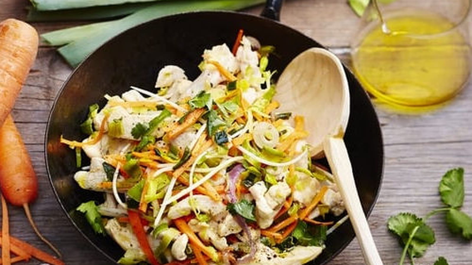 Wok de poulet sauté au soja, poireaux de Normandie et ses carottes