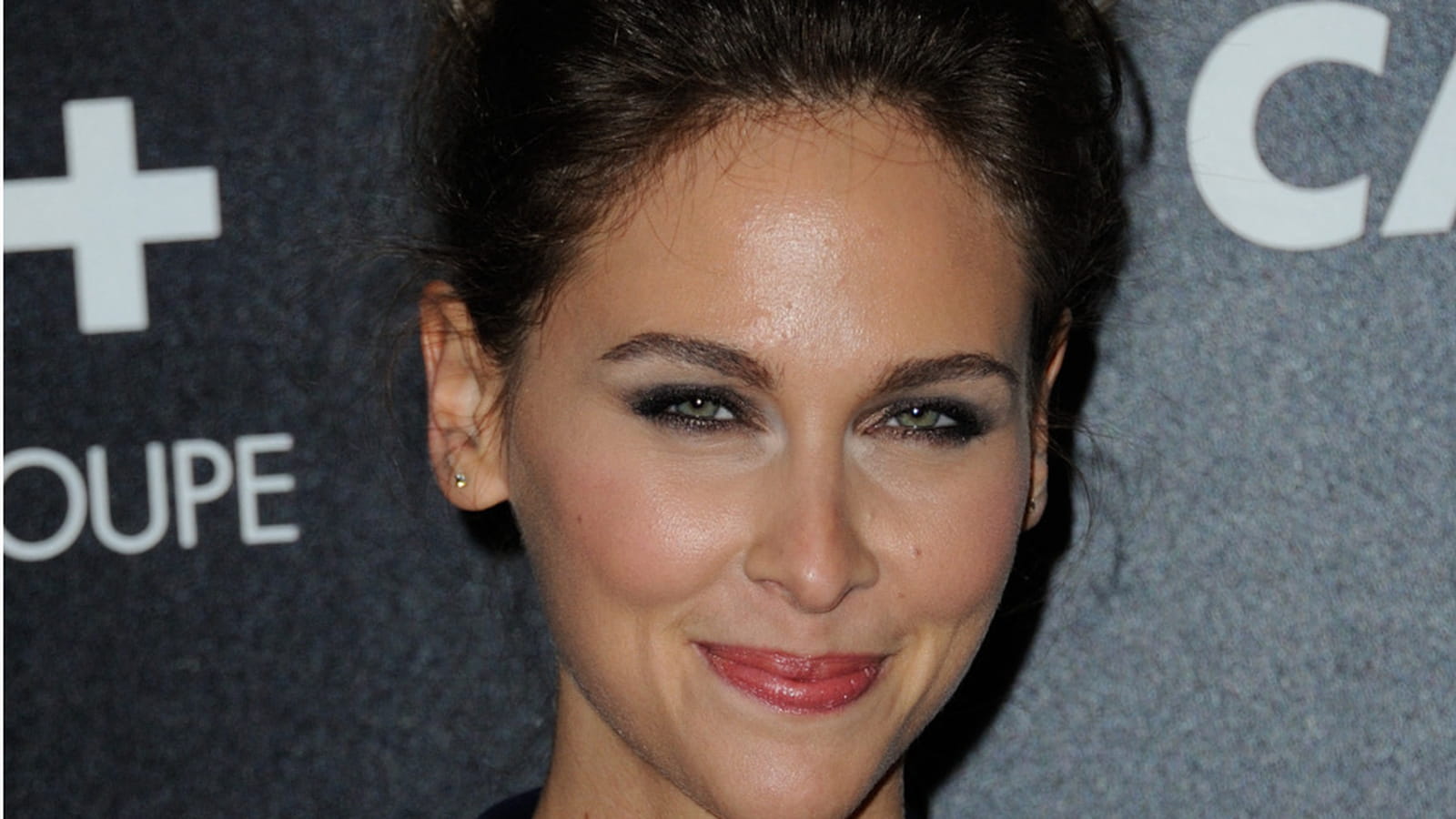 Yeux charbonneux 