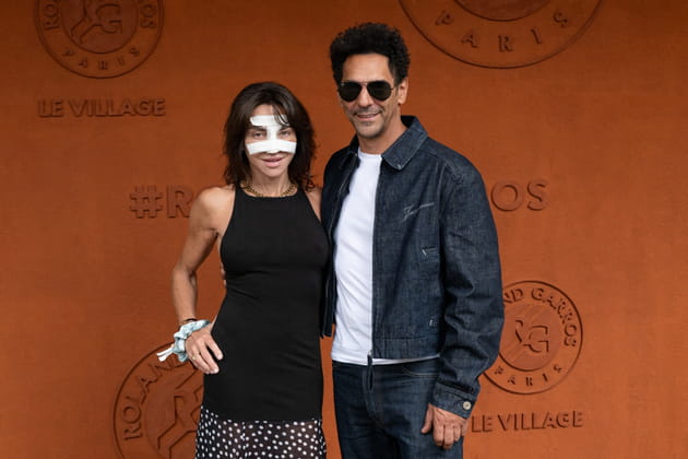 Tomer Sisley et sa femme Sandra, le nez band&eacute;, &agrave; Roland-Garros