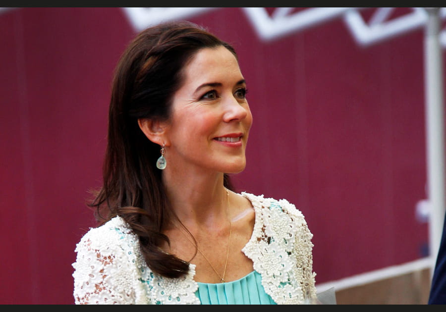 Mary de Danemark, splendide avec sa m&egrave;che tress&eacute;e