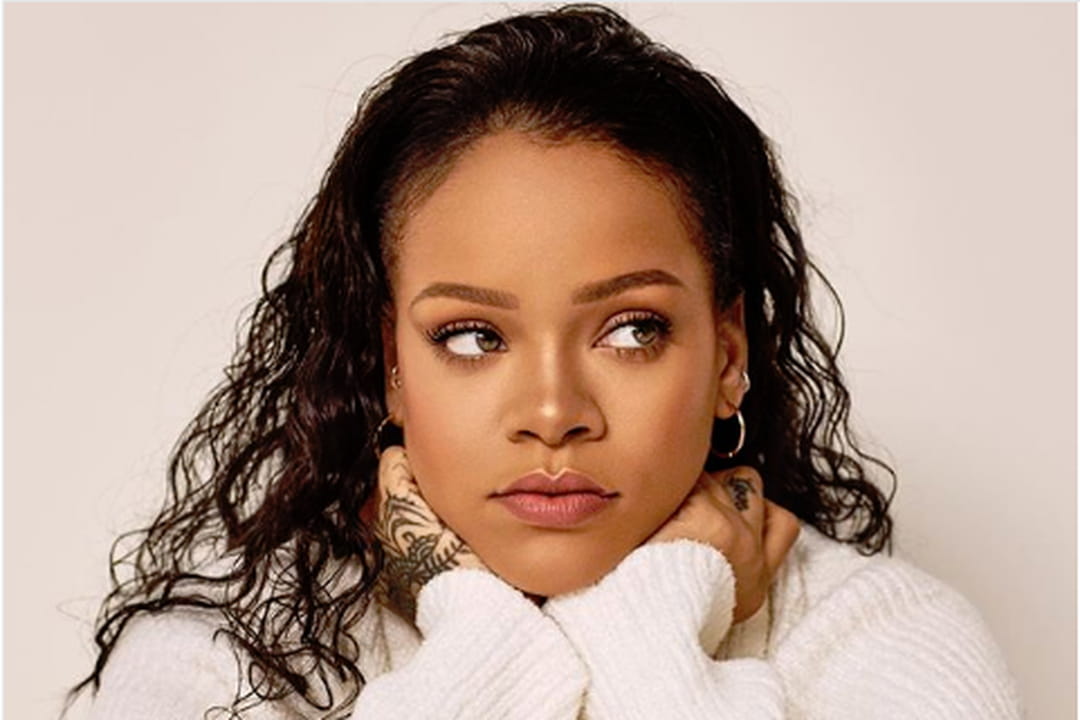 Rihanna Rizee Riri en pleine réflexion