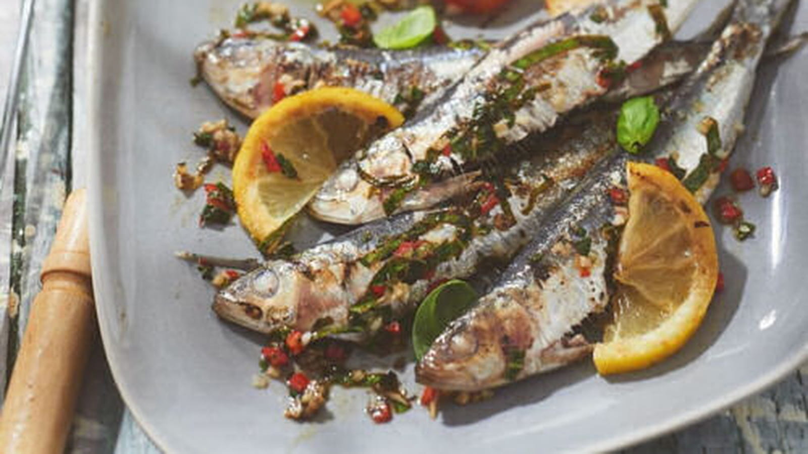 Assiette de sardines et petites tomates