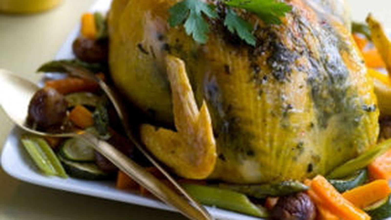 Poularde fermière label rouge en habit d'herbes