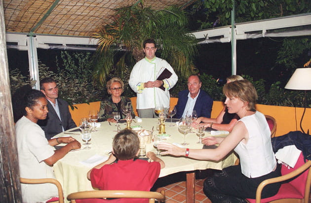 Jacques Chirac et sa famille, au restaurant "Le Sud" au Lavandou (2001)