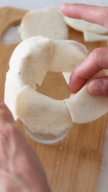 Roses apéritives faciles au pain de mie et jambon de Parme : Etape 3