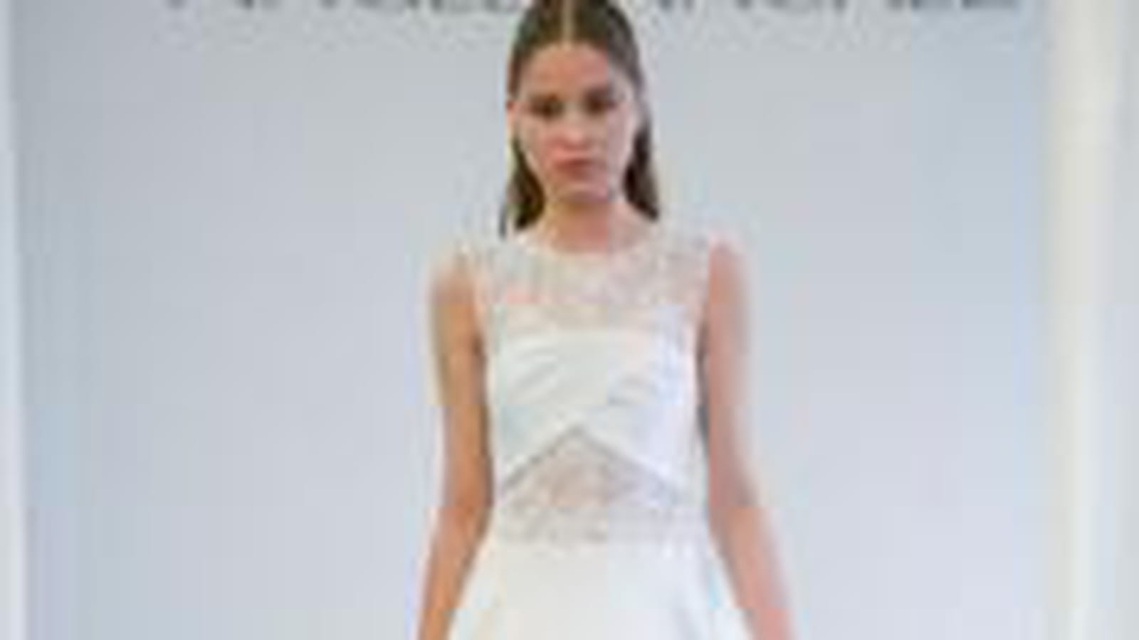 La robe dentelle Angel Sanchez