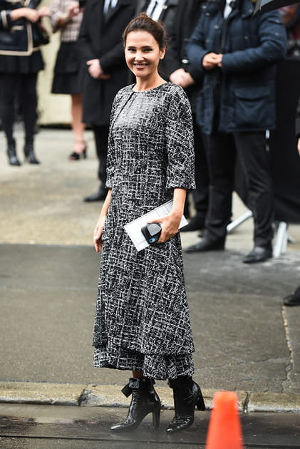 Virginie Ledoyen au d&eacute;fil&eacute; Chanel