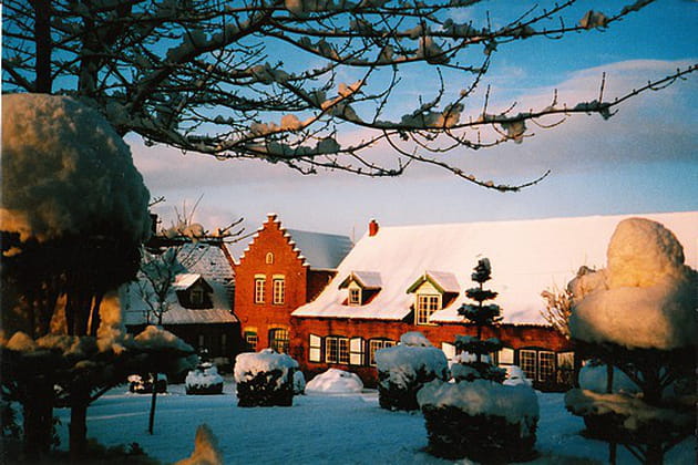 La chambre sur cour sous son blanc manteau