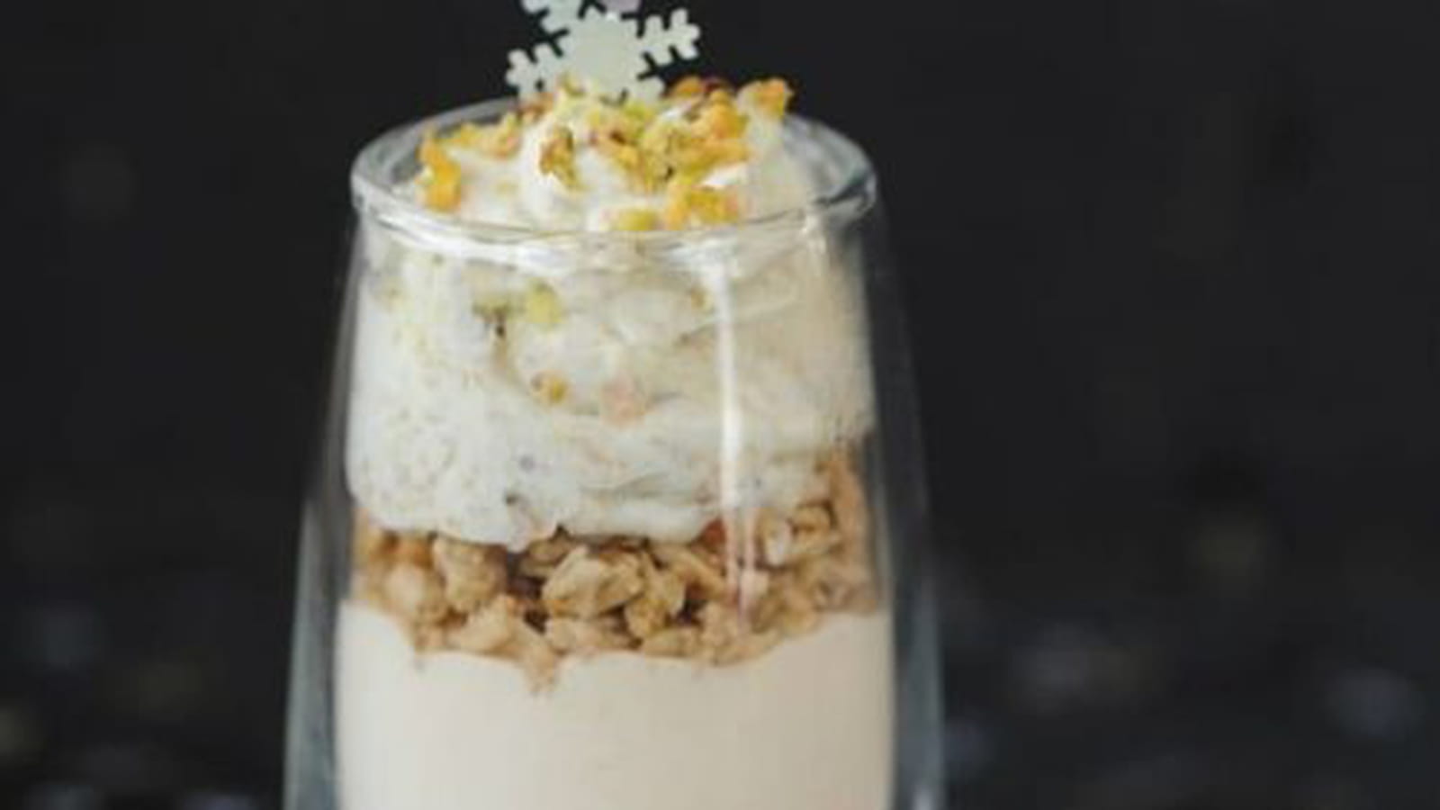 Verrines de royale de foie gras et granola, émulsion de Vacherin Mont-d’Or AOP à la pistache