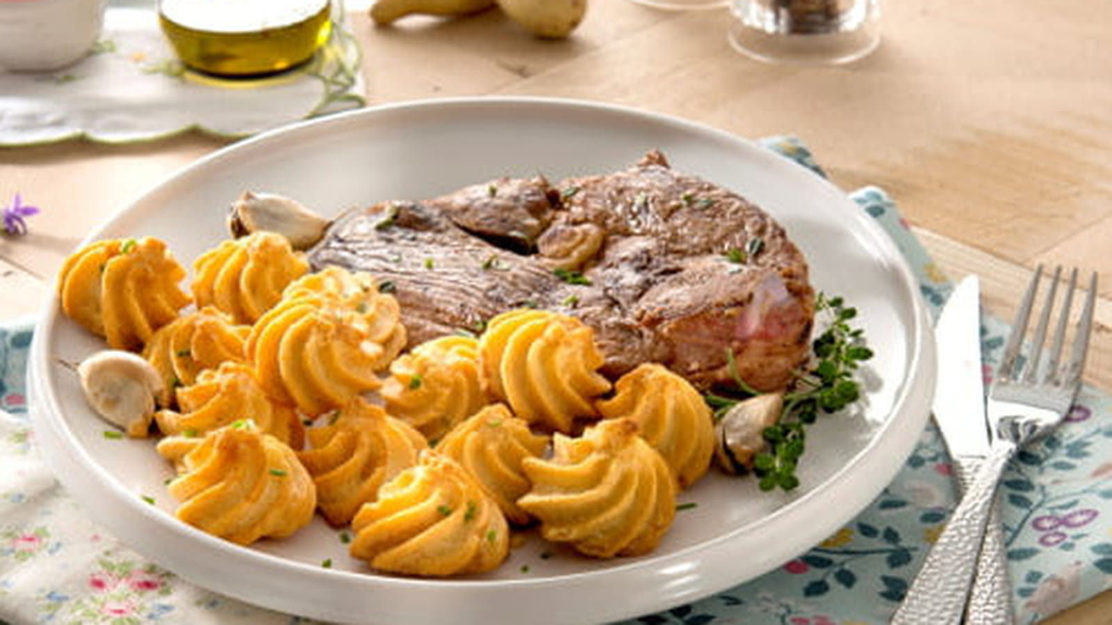 Gigot d'agneau poêlé & pommes duchesse de Ratte du Touquet