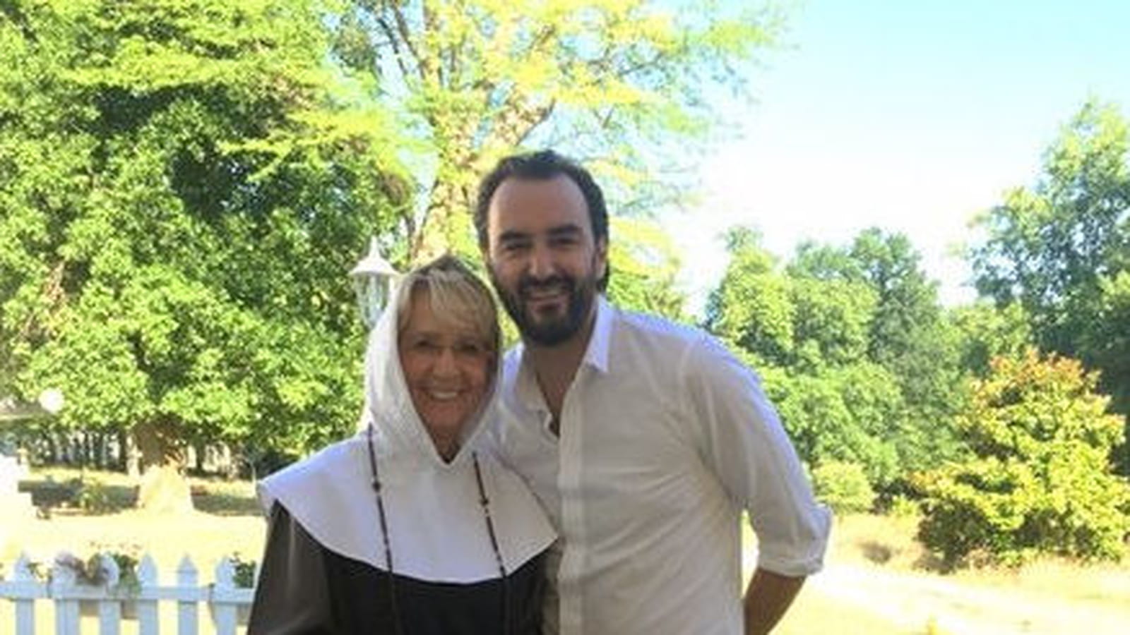 Cyril Lignac et Mercotte en religieuse