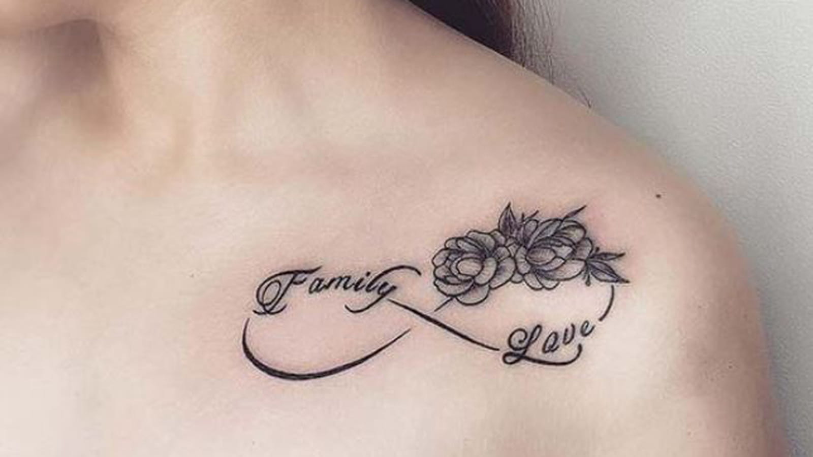 Famille et amour infinis sous l'épaule
