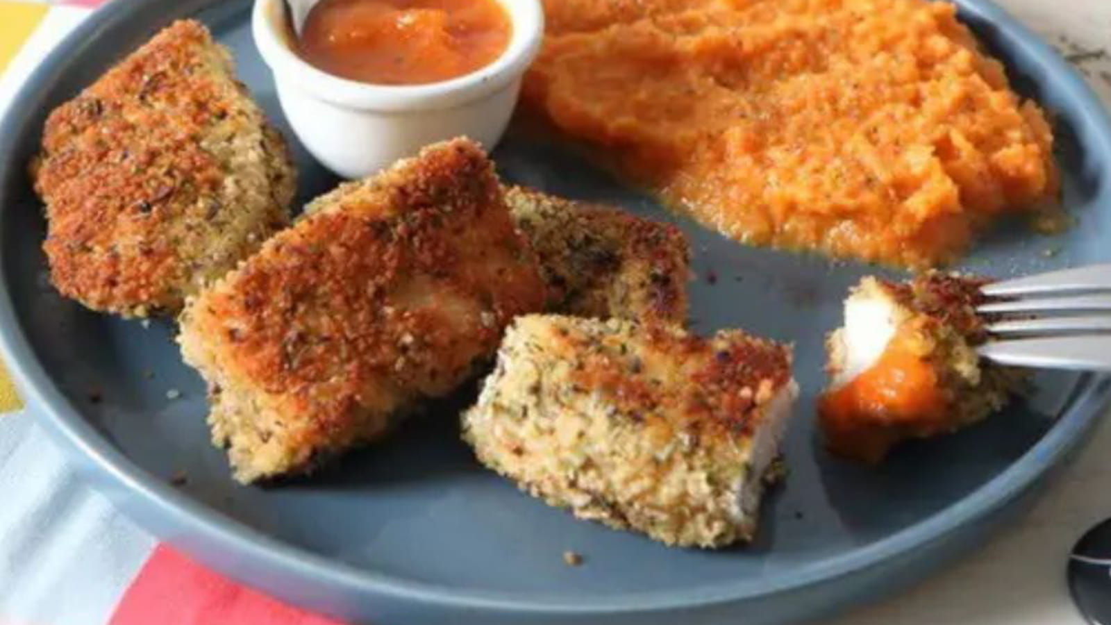 Nuggets maison et purée colorée