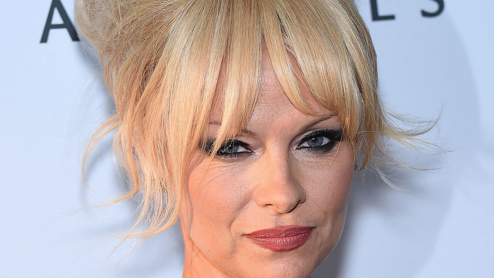 Pamela Anderson avec frange