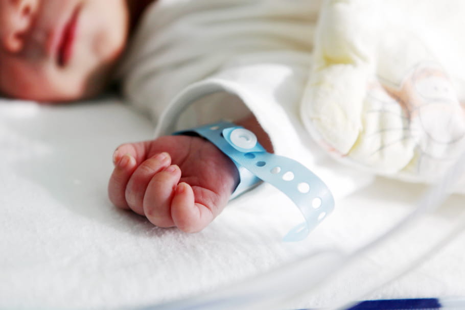 Infertile, elle met au monde un bébé à 3 gènes