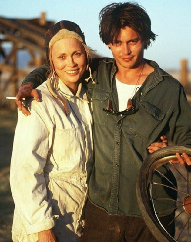 Faye Dunaway et Johnny Depp dans Arizona Dream en 1993