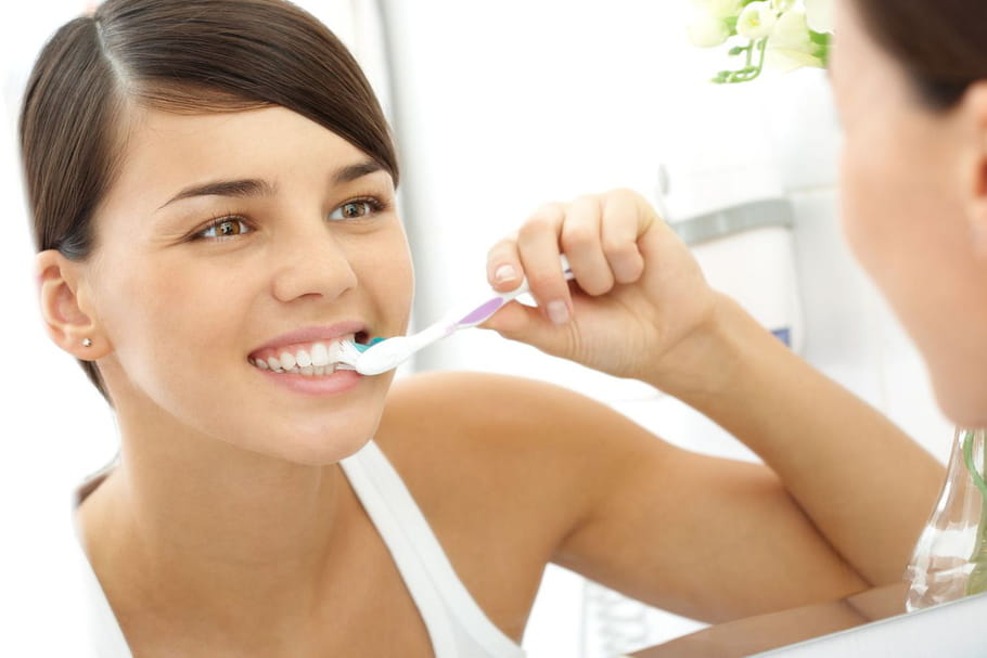 7 mauvaises habitudes qui abîment vos dents